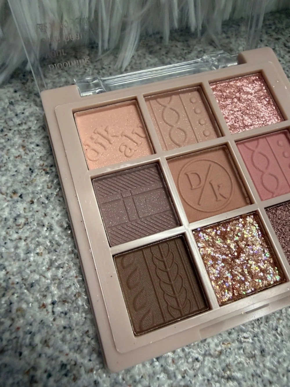 9-Color Neutral & Rose Eyeshadow Palette - Pink & Brown Shades